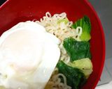 Foto langkah ke 2 dari resep Mie Instan Kuah Susu.