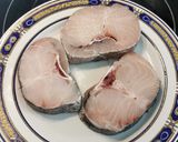 Foto del paso 2 de la receta Merluza a la vasca con langostinos