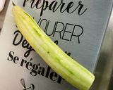 Une image de l'étape 1 de Salade de concombre et carottes au basilic crème de balsamique.