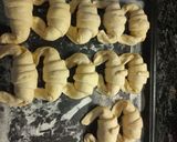 Foto del paso 5 de la receta: Medialunas de manteca Hojaldradas