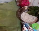 Foto langkah ke 1 dari resep Lemper Ayam Buah Naga.