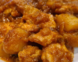 Foto del paso 5 de la receta: Pollo en salsa de tomate con patatas