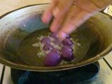 Bola bola ubi ungu