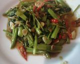 Foto langkah ke 5 dari resep Cah Kangkung Taucho.