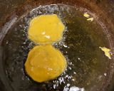 A picture of step 5 of Vadapav with Spicy Chutney.