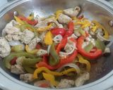 Foto del paso 4 de la receta: Pechuga con morrones
