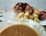 Foto del paso 4 de la receta: Codillo al horno con patatas asadas