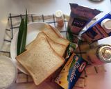 Foto langkah ke 1 dari resep Setup roti topping keju.
