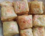 Foto langkah ke 6 dari resep Martabak telur sosis.