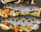 Pisztráng zöldségágyon 🐟🍋🥕🧅🥔🥒 recept fázis 5 fotója