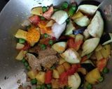 A picture of step 4 of Baigan allu matar ki sabji.