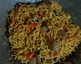 Foto langkah ke 3 dari resep Mie Telor Goreng.