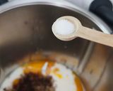 Foto del paso 3 de la receta: Helado de tarta de queso con mermelada de fresa