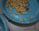 Foto langkah ke 3 dari resep Biji Ketapang renyah.