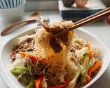 A picture of step 4 of Shredded Pork Rice Noodle Stir-Fry.