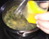 A picture of step 5 of Chicken spinach egg drop soup.