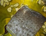 Foto del paso 3 de la receta Bacalao confitado con salsa de espinacas