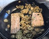 Une image de l'étape 5 de Pavés de saumon sauvage aux champignons sauce citron.