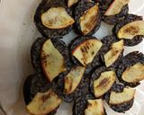 Foto del paso 4 de la receta: Canapés de morcilla de Burgos con manzana y miel