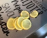 Une image de l'étape 4 de Pavés de saumon aux poivrons verts, épices et citron.