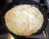 A picture of step 4 of Eggs cooked with feta cheese.