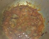 A picture of step 2 of Fried meat with noodles.