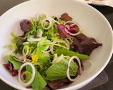 A picture of step 2 of Salad with crispy Iberian ham and pomegranate.