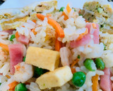 Foto del paso 4 de la receta: Arroz tres delicias con tortita de calabacín y queso🍚🧀🧀
