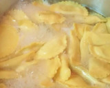 Foto del paso 4 de la receta: Medias lunas y crema de Trufa con Champiñones y Jamón ibérico