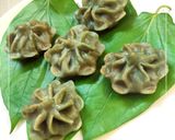 विड्याचे पान व खोबरे,गुलकंद चे मोदक (vidyache pan,khobre ani gulkandache modak recipe in marathi) रेसिपी स्टेप 5 फोटो 