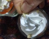 A picture of step 5 of Tricolor fruit cream.