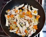 Foto del paso 1 de la receta: Pollo con morrones