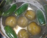 A picture of step 2 of Standard salsa verde cruda vs salsa verde.