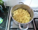 A picture of step 3 of Celeriac veggie burgers & chicken with cheese sauce.