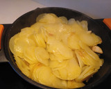 Foto del paso 5 de la receta: Patatas con huevos estrellados