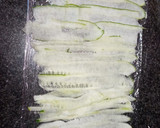 Foto del paso 1 de la receta: "sushi" de pepino y salmón sin arroz
