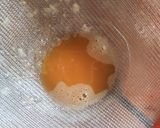 Gambar langkah 3 resipi Telur Goreng Bawang Tumis Garing.