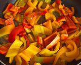 Foto del passaggio 1 della ricetta Pennette integrale con pesto di peperone e noci