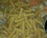 Foto del paso 8 de la receta: Caldo de pollo sopa y verduras