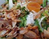 Foto del paso 4 de la receta: Ensalada tibia turca de pollo a las finas hierbas