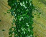 Foto del paso 1 de la receta: Fideos al pesto con huevo frito
