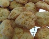 Foto langkah ke 5 dari resep Cookies triples C (cornflakes, coconut, and cheese).