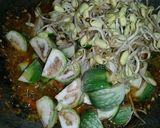 Foto langkah ke 3 dari resep Tumis terong bulat.