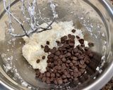 Foto del paso 6 de la receta: Galletitas blandas de coco y pepitas de chocolate