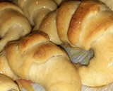 Foto del paso 10 de la receta: Medialunas de manteca fáciles y esponjosas