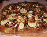 Foto del paso 3 de la receta: Pizza de espelta integral con calabacín, queso feta... etc