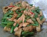 Foto langkah ke 3 dari resep Tumis buncis tahu saus tiram.