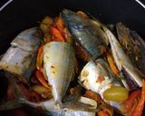 Foto langkah ke 2 dari resep Ikan kembung kuah asam /blimbing wuluh.
