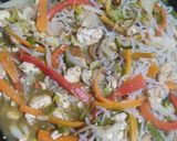 Foto del paso 3 de la receta: Salteado vegano de verduras y fideos konjac