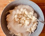 Foto del passaggio 6 della ricetta Crostata di ricotta, grano cotto e cioccolato…
